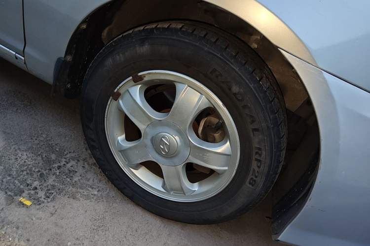 Used Hyundai Accent 2011 1.4 Automatic Comfort Model Right Front Wheel Hub