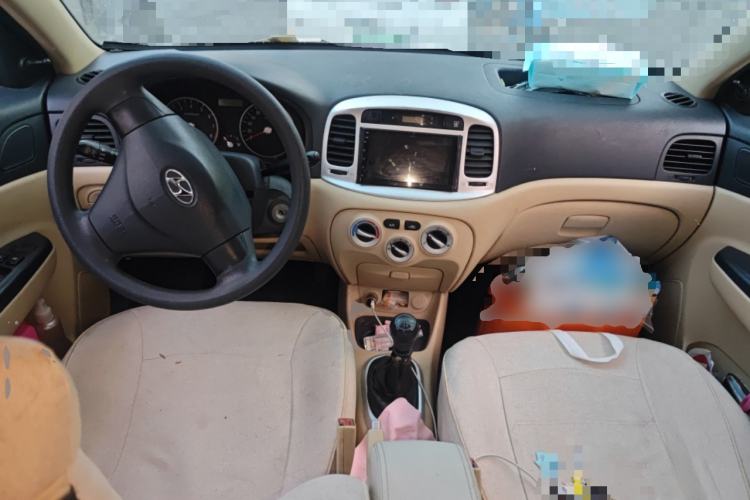 Used Hyundai Accent 2011 1.4 Manual Comfort Version Center Console