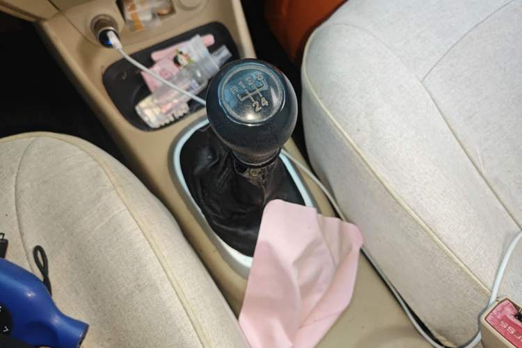 Used Hyundai Accent 2011 1.4 Manual Comfort Version Gear Lever