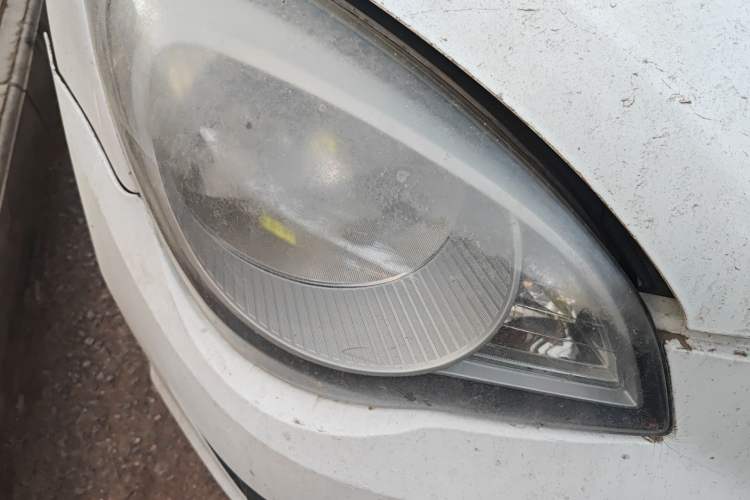 Used Hyundai Accent 2011 1.4 Manual Comfort Version Right Front Headlight