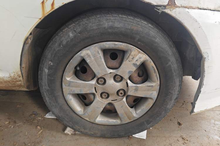 Used Hyundai Accent 2011 1.4 Manual Comfort Version Right Front Wheel Hub