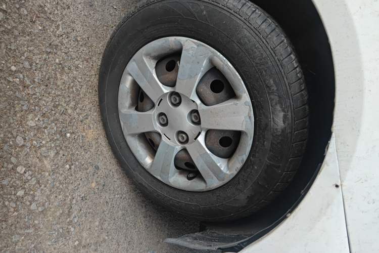 Used Hyundai Accent 2011 1.4 Manual Comfort Version Right Front Wheel Hub