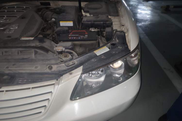Used Hyundai Azera 2006 3.3 Top-of-the-Line Version Engine Bay Left