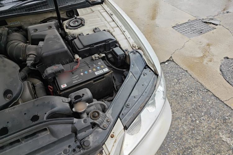Used Hyundai Azera 2006 2.7 Top-Tier Version Engine Bay Left