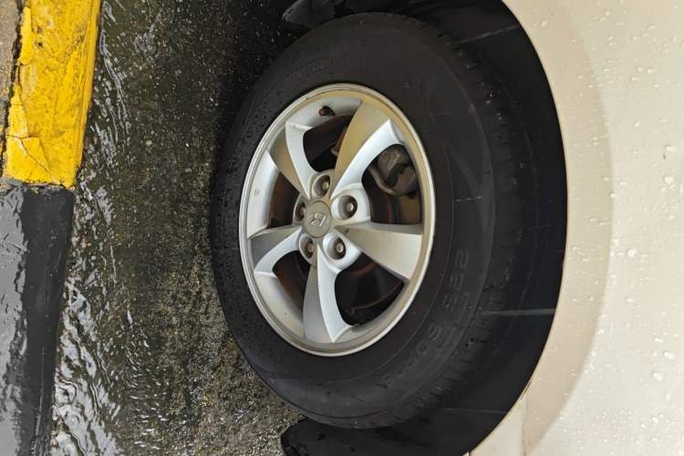 Used Hyundai Azera 2006 2.7 Top-Tier Version Right Front Wheel Hub