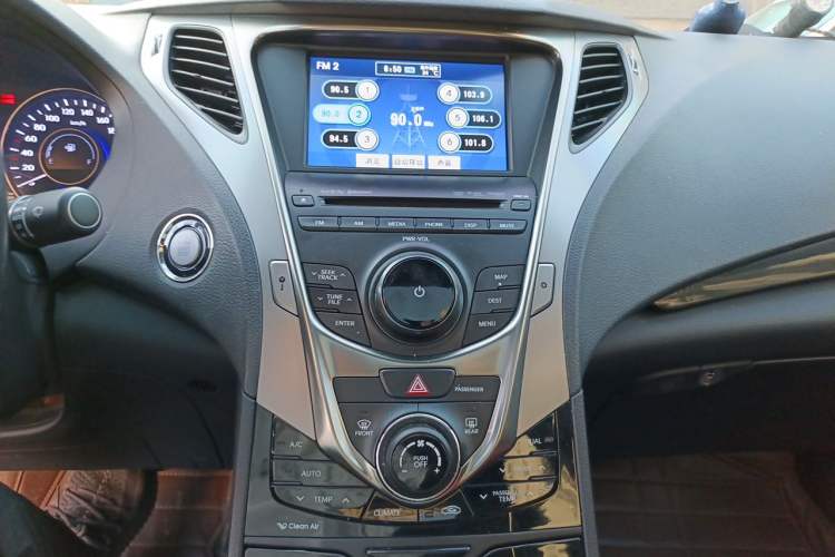 Used Hyundai Azera 2011 2.4L Flagship Edition Audio And AC Panel
