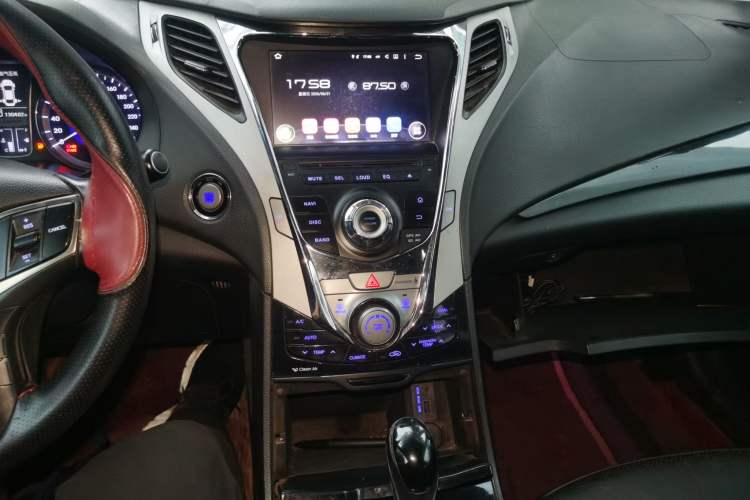Used Hyundai Azera 2011 2.4L Luxury Model Audio And AC Panel