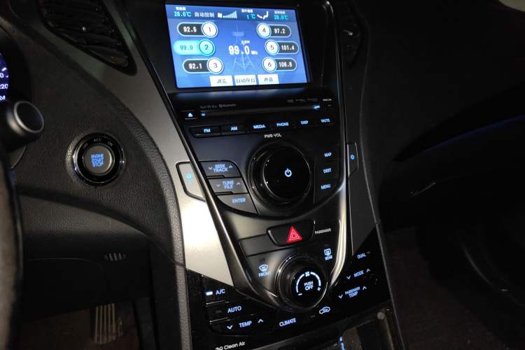 Used Hyundai Azera 2011 2.4L Flagship Edition Audio And AC Panel
