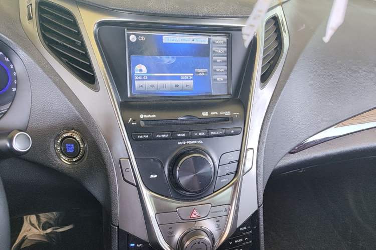 Used Hyundai Azera 2011 2.4L Luxury Model Audio And AC Panel