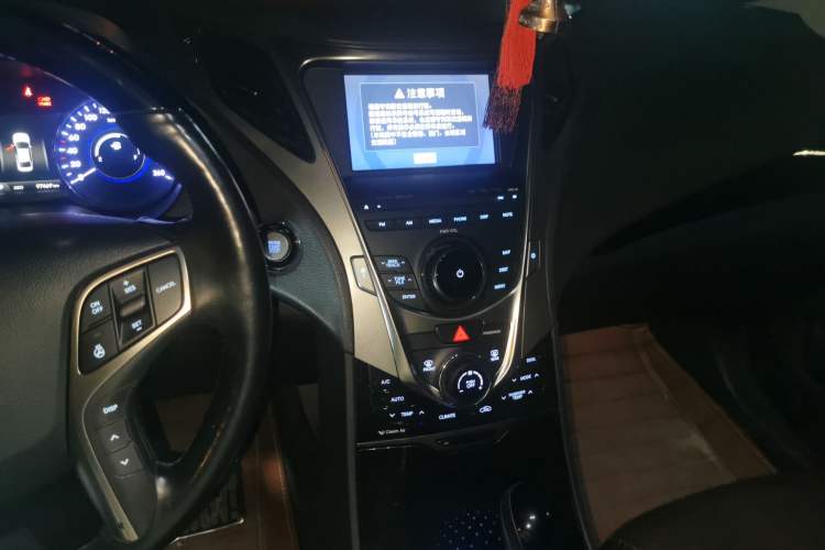 Used Hyundai Azera 2011 2.4L Flagship Edition Audio And AC Panel