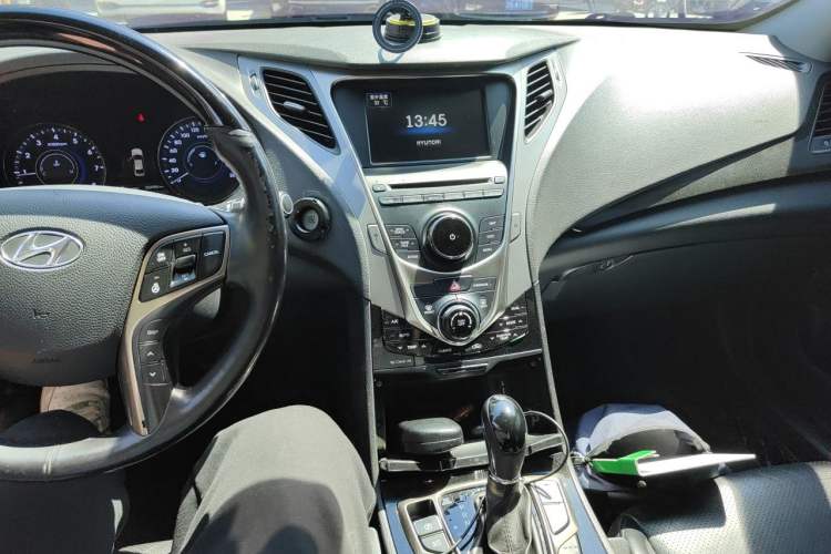 Used Hyundai Azera 2011 2.4L Flagship Edition Audio And AC Panel