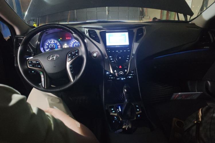Used Hyundai Azera 2011 3.0L Flagship Edition Center Console
