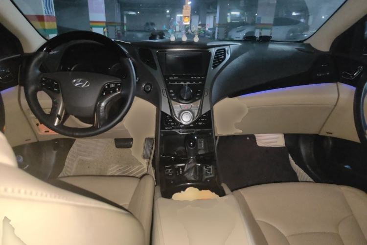 Used Hyundai Azera 2011 3.0L Flagship Edition Center Console