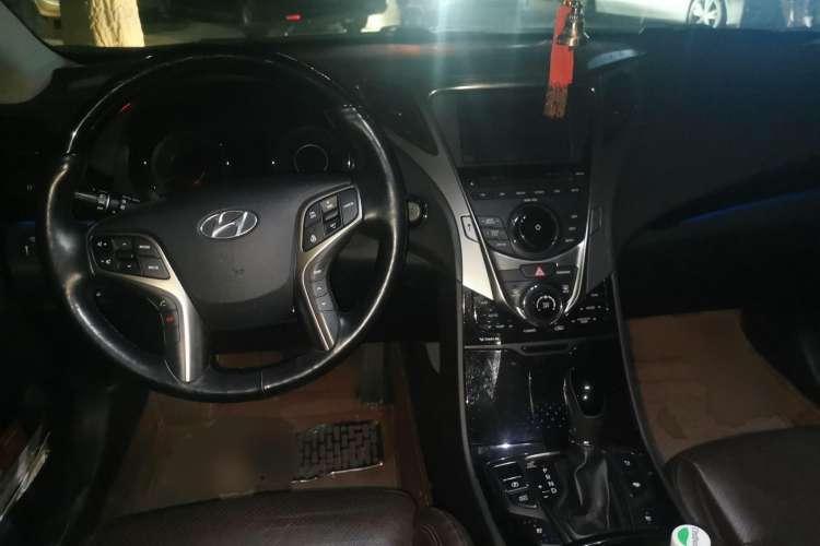 Used Hyundai Azera 2011 2.4L Flagship Edition Center Console