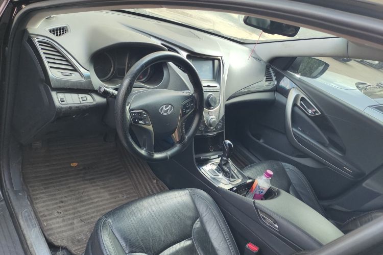 Used Hyundai Azera 2011 2.4L Comfort Version Center Console
