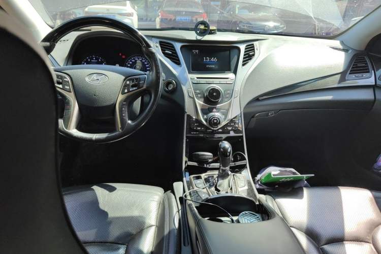 Used Hyundai Azera 2011 2.4L Flagship Edition Center Console