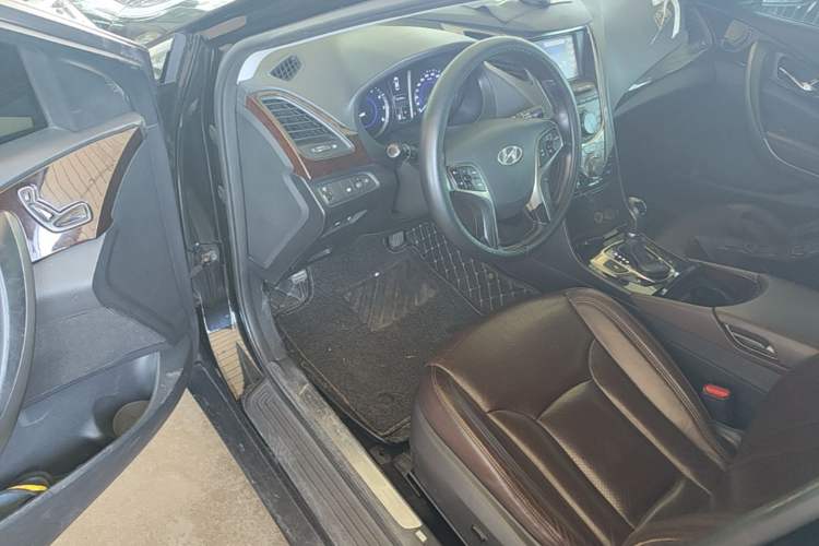Used Hyundai Azera 2011 2.4L Luxury Model Driver Seat