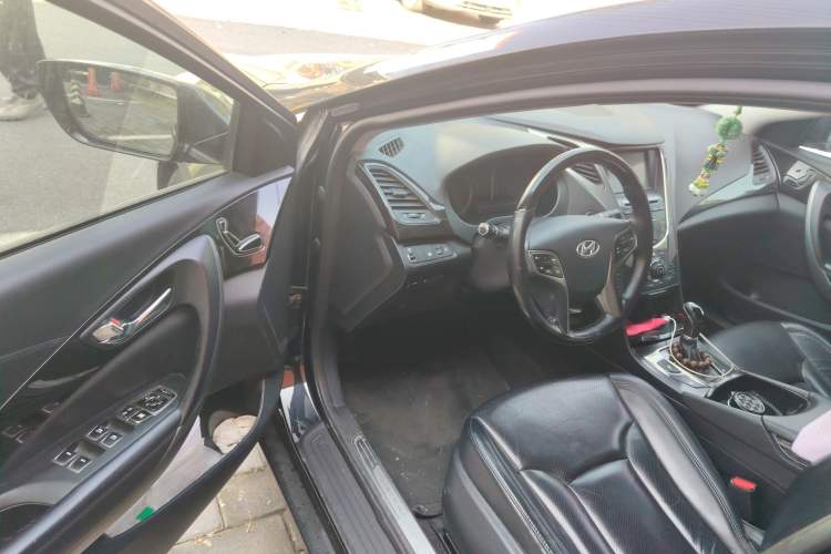 Used Hyundai Azera 2011 2.4L Luxury Model Driver Seat