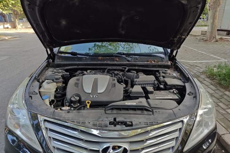 Used Hyundai Azera 2011 3.0L Premium Model Engine Bay