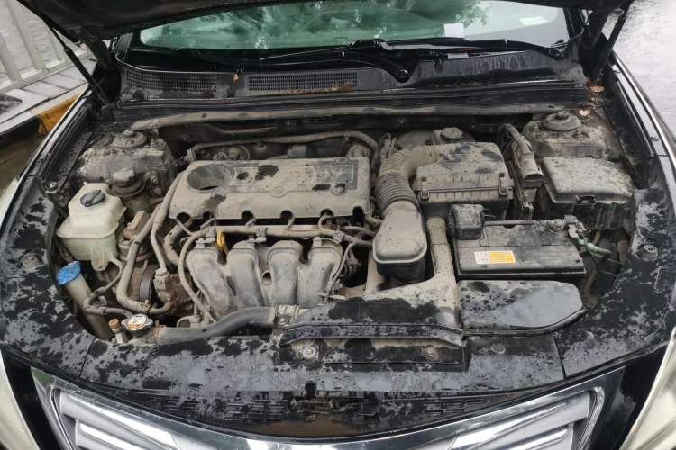 Used Hyundai Azera 2011 2.4L Luxury Model Engine Bay