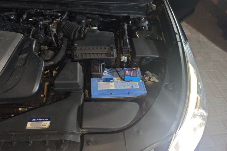 Used Hyundai Azera 2011 3.0L Flagship Edition Engine Bay Left