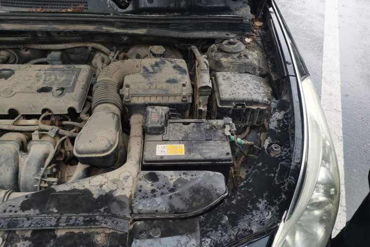 Used Hyundai Azera 2011 2.4L Luxury Model Engine Bay Left