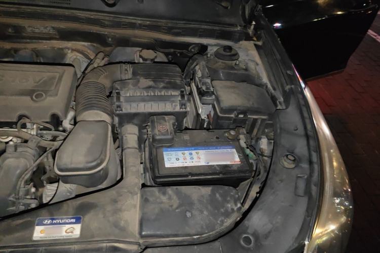 Used Hyundai Azera 2011 2.4L Luxury Model Engine Bay Left