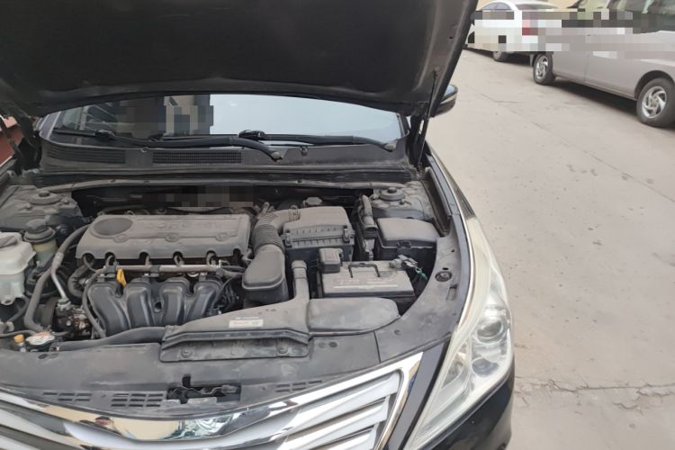 Used Hyundai Azera 2011 2.4L Luxury Model Engine Bay Left
