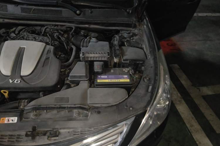 Used Hyundai Azera 2011 3.0L Flagship Edition Engine Bay Left