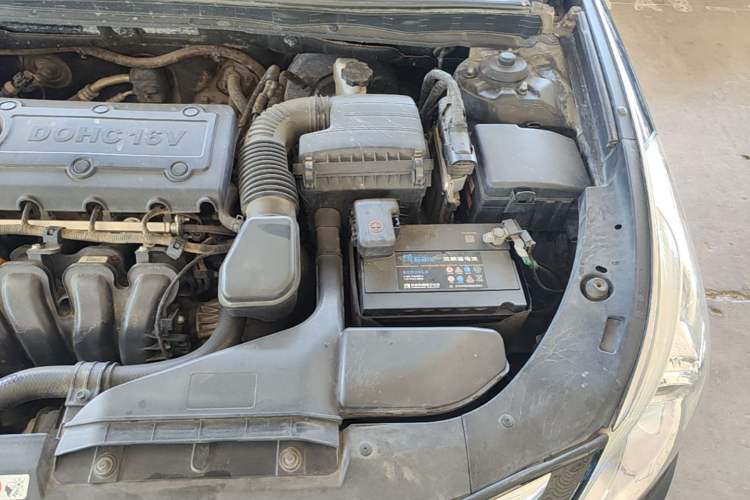 Used Hyundai Azera 2011 2.4L Luxury Model Engine Bay Left