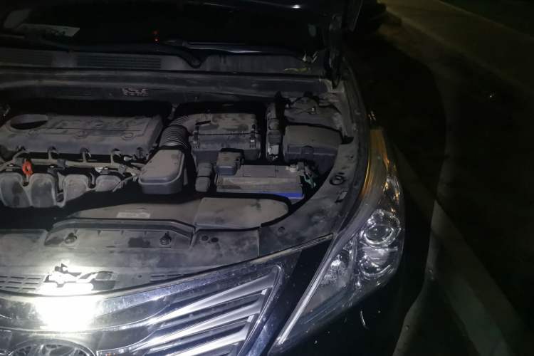Used Hyundai Azera 2011 2.4L Flagship Edition Engine Bay Left