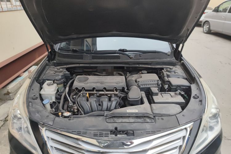 Used Hyundai Azera 2011 2.4L Luxury Model Engine Bay