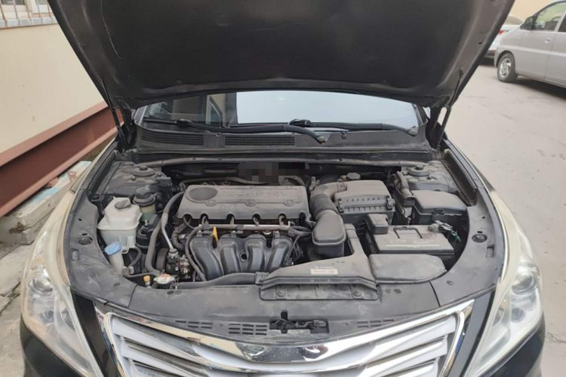 Used Hyundai Azera 2011 2.4L Luxury Model Engine Bay