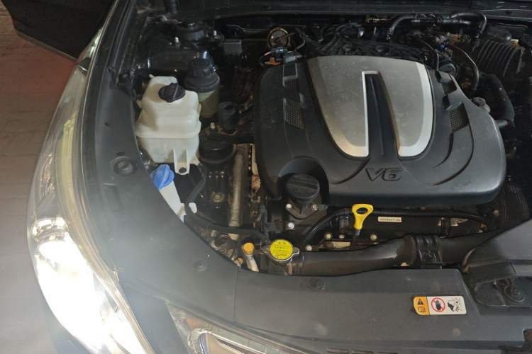 Used Hyundai Azera 2011 3.0L Flagship Edition Engine Bay Right