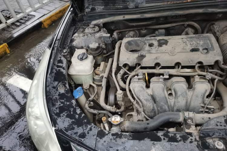Used Hyundai Azera 2011 2.4L Luxury Model Engine Bay Right