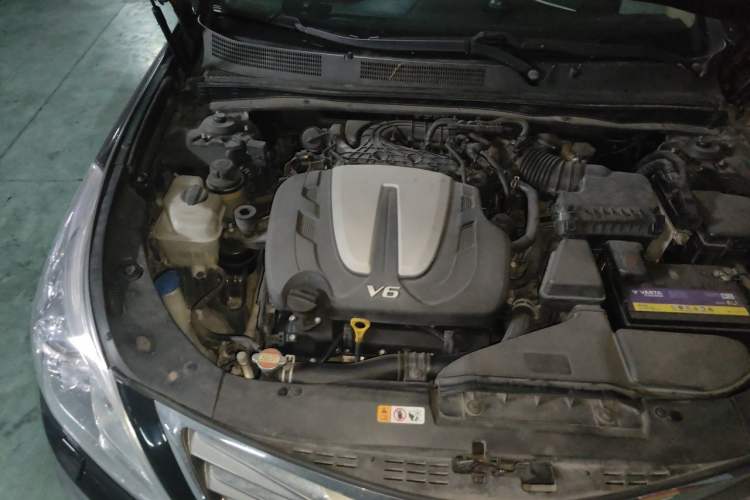 Used Hyundai Azera 2011 3.0L Flagship Edition Engine Bay Right