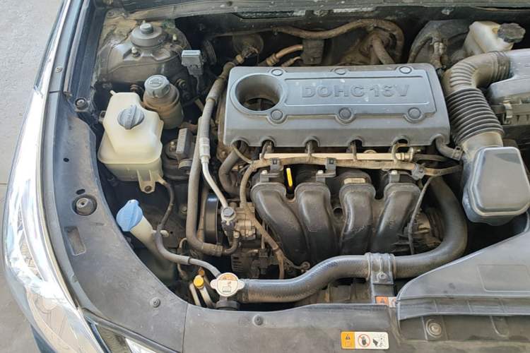 Used Hyundai Azera 2011 2.4L Luxury Model Engine Bay Right