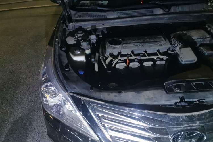 Used Hyundai Azera 2011 2.4L Flagship Edition Engine Bay Right