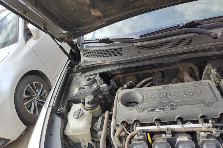 Used Hyundai Azera 2011 2.4L Comfort Version Engine Bay Right