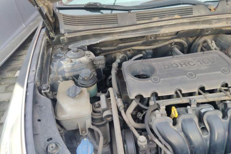 Used Hyundai Azera 2011 2.4L Luxury Model Engine Bay Right