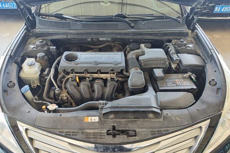 Used Hyundai Azera 2011 2.4L Luxury Model Engine Bay