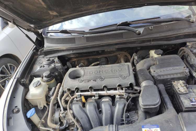 Used Hyundai Azera 2011 2.4L Comfort Version Engine Bay