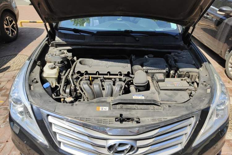 Used Hyundai Azera 2011 2.4L Flagship Edition Engine Bay