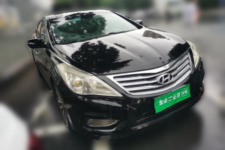 Used Hyundai Azera 2011 2.4L Luxury Model Front Right 45 Deg