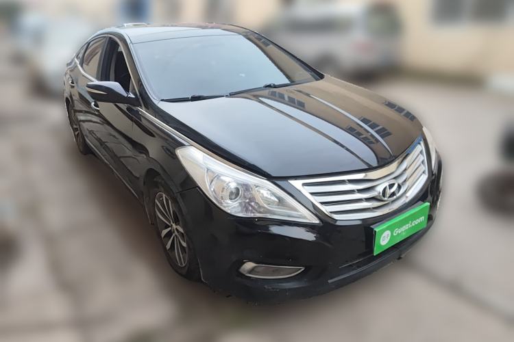 Used Hyundai Azera 2011 2.4L Luxury Model Front Right 45 Deg