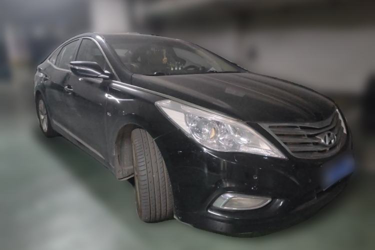 Used Hyundai Azera 2011 3.0L Flagship Edition Front Right 45 Deg