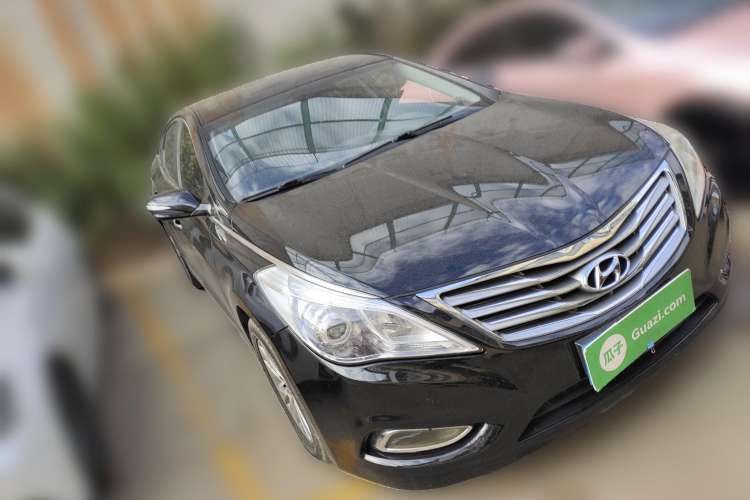 Used Hyundai Azera 2011 2.4L Comfort Version Front Right 45 Deg