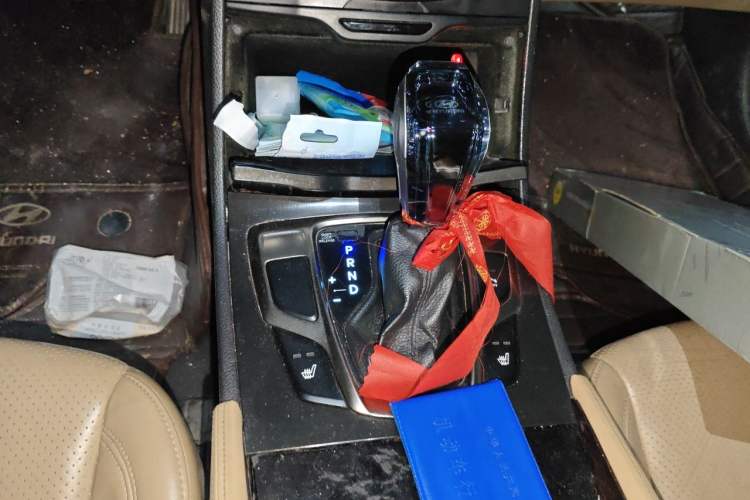 Used Hyundai Azera 2011 2.4L Luxury Model Gear Lever