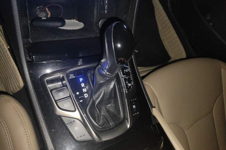 Used Hyundai Azera 2011 3.0L Flagship Edition Gear Lever