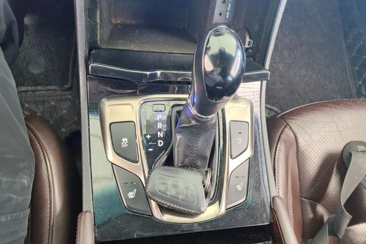 Used Hyundai Azera 2011 2.4L Luxury Model Gear Lever